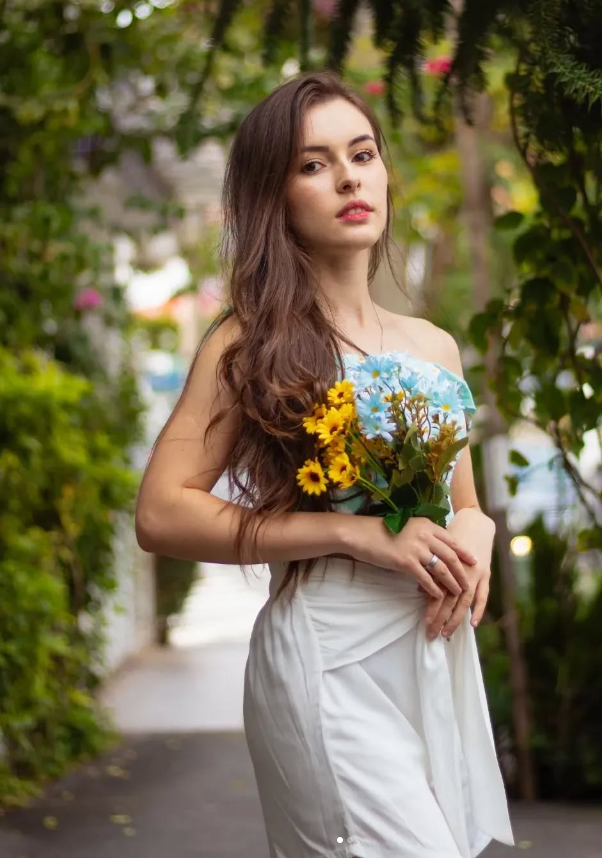 Profissional da Estética Radiante em ambiente de clínica